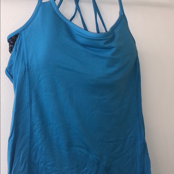 RARE! - LuluLemon Wild Tank Top in Shocking Blue with built in Bra - size 4 - Picture 4 of 6